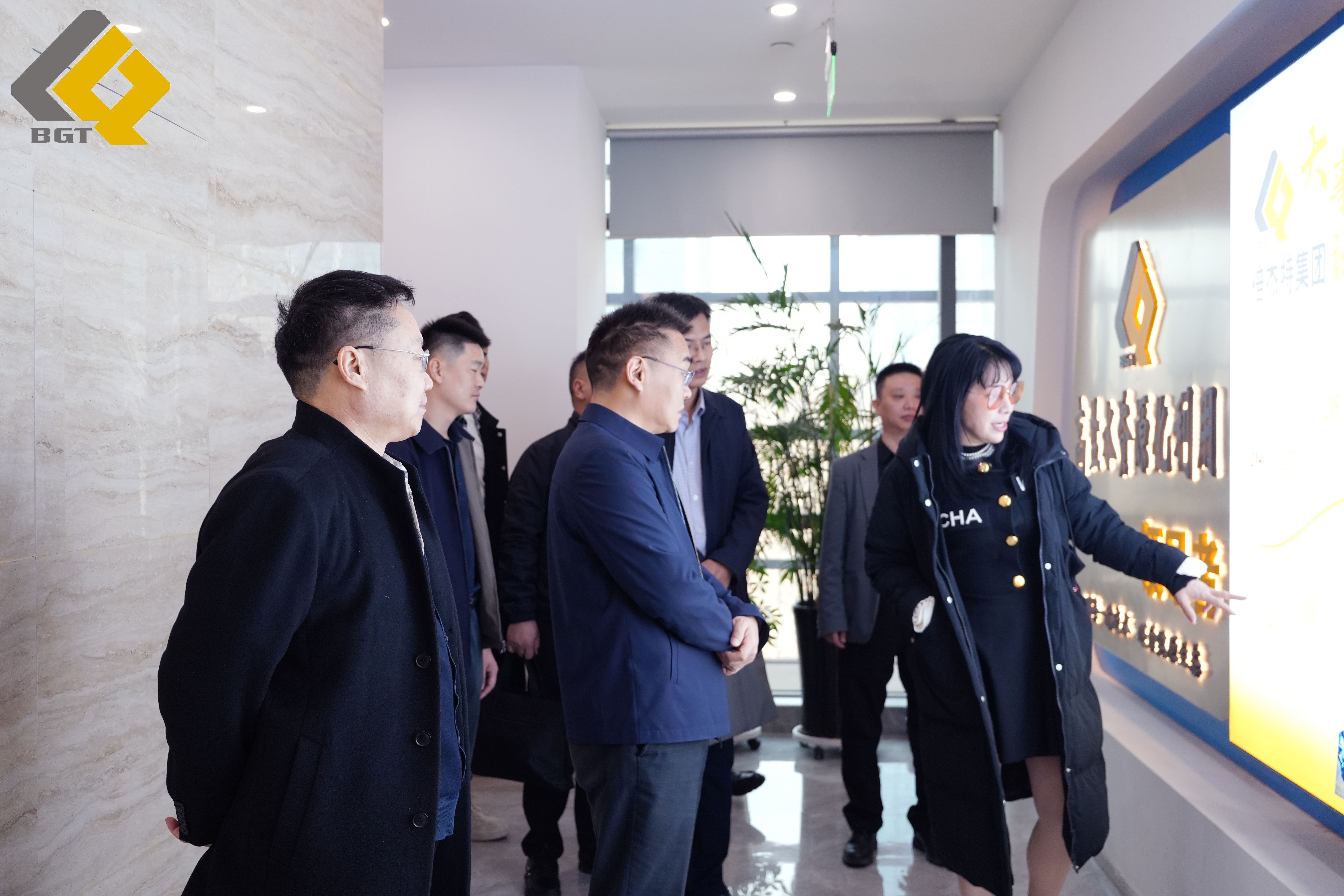 倍头条 | 和田地区行政公署回访尊龙凯z6mg官网 起劲推进战略相助