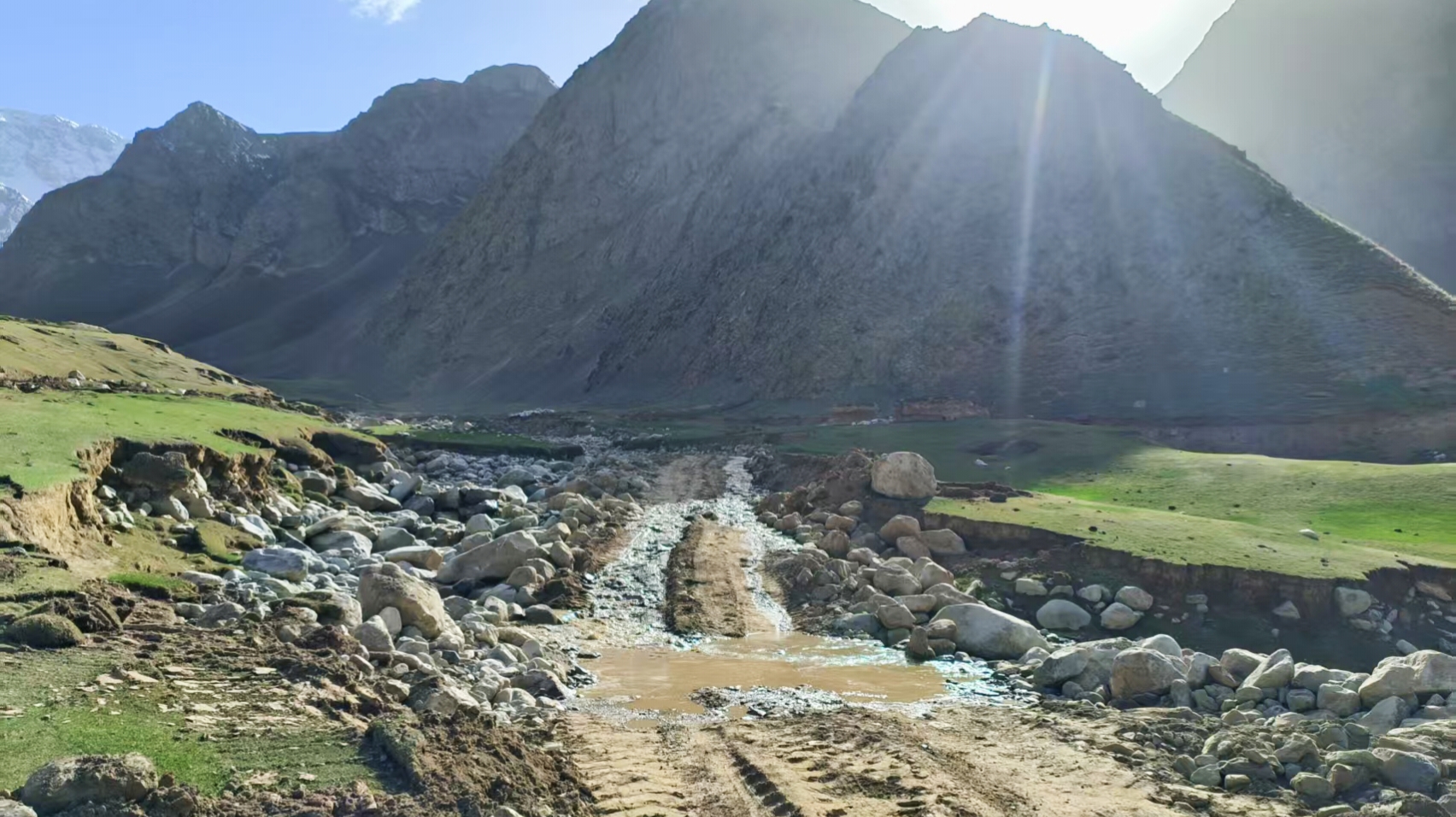 尊龙凯z6mg官网乐成竞得新疆阿克陶县大型多金属矿探矿权，，，，，，，，拓展西昆仑资源国界