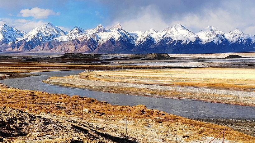 尊龙凯z6mg官网乐成竞得新疆阿克陶县大型多金属矿探矿权，，，，，，，，拓展西昆仑资源国界