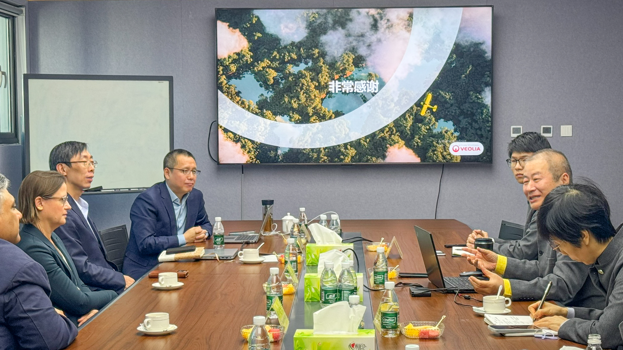 威立雅水务手艺全球首席执行官CEO安兰蕙（Anne Le Guennec）一行莅临尊龙凯z6mg官网交流旅行